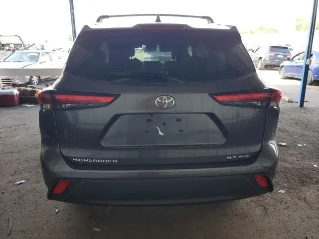 2021 TOYOTA HIGHLANDER XLE  