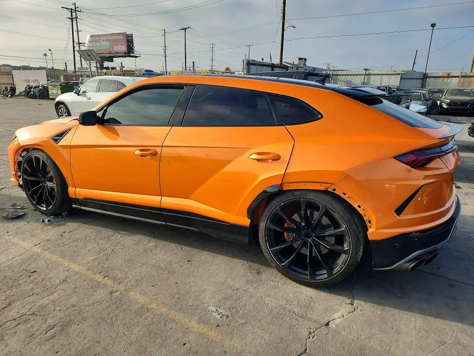 2022 LAMBORGHINI URUS   