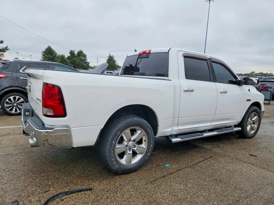 2016 RAM 1500 SLT  