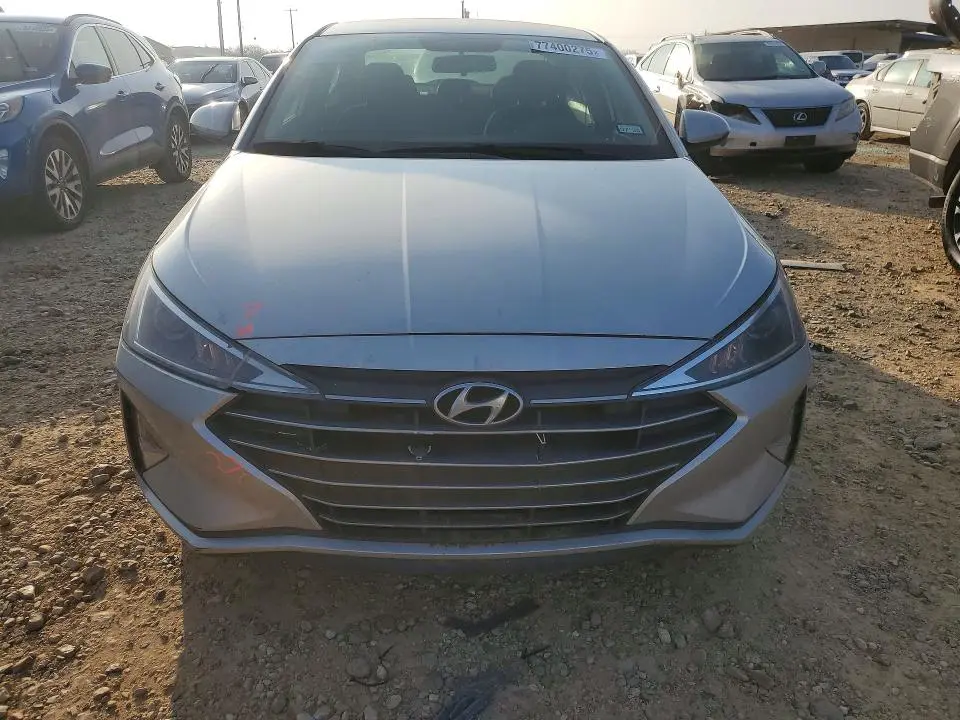 2019 HYUNDAI ELANTRA SE  