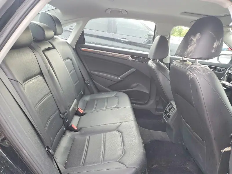 2016 VOLKSWAGEN PASSAT SE  
