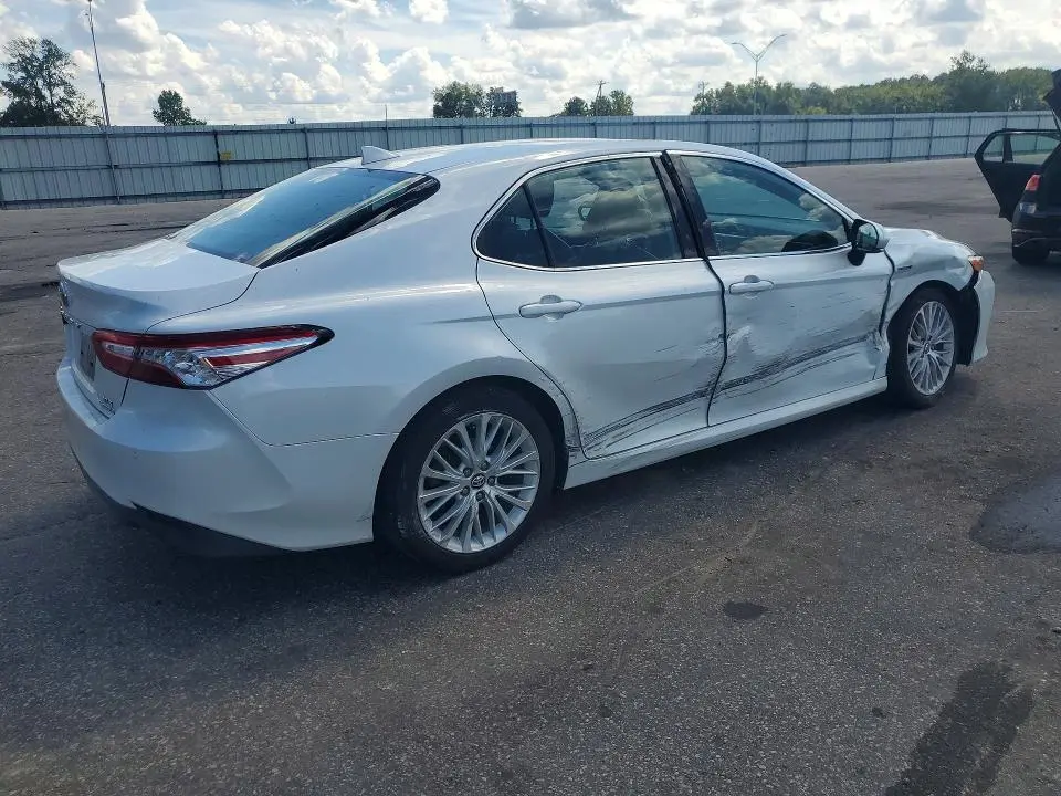 2020 TOYOTA CAMRY XLE  