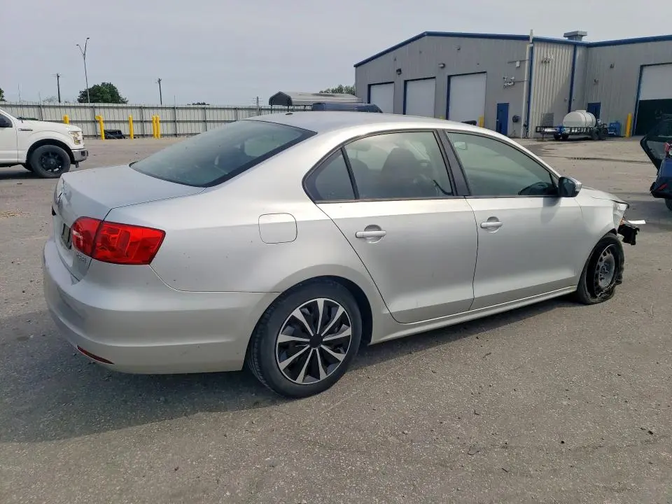 2011 VOLKSWAGEN JETTA SE  