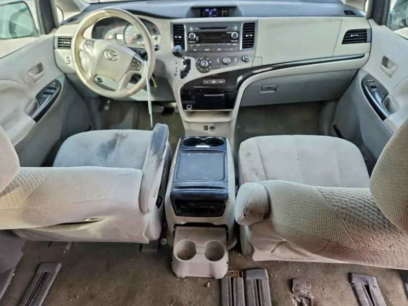 2012 TOYOTA SIENNA LE  