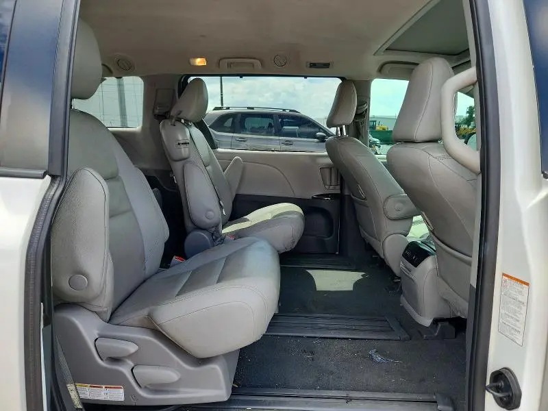 2020 TOYOTA SIENNA XLE 8-PASSENGER  