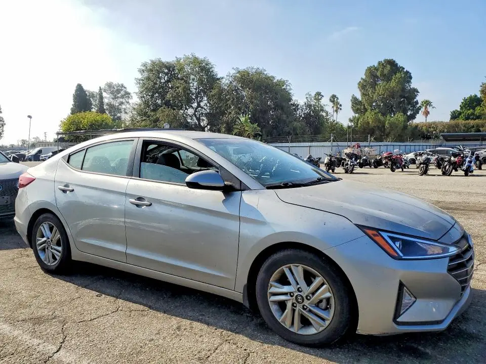 2020 HYUNDAI ELANTRA SEL  