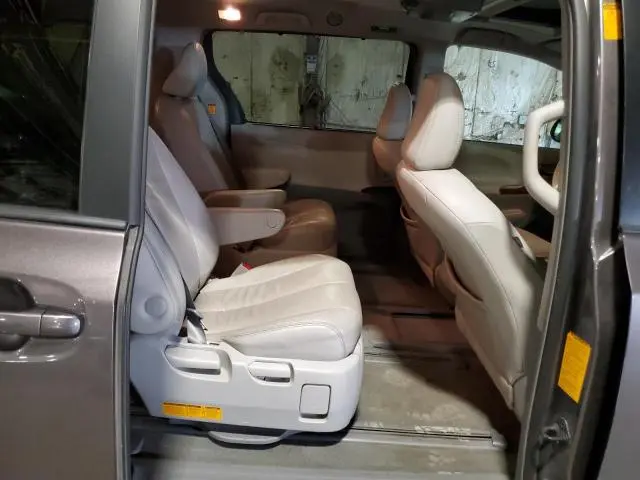 2013 TOYOTA SIENNA XLE  
