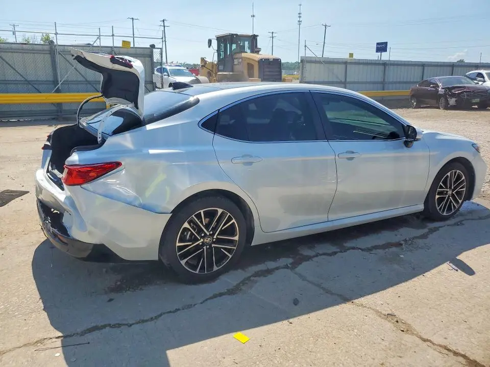2025 TOYOTA CAMRY XLE  