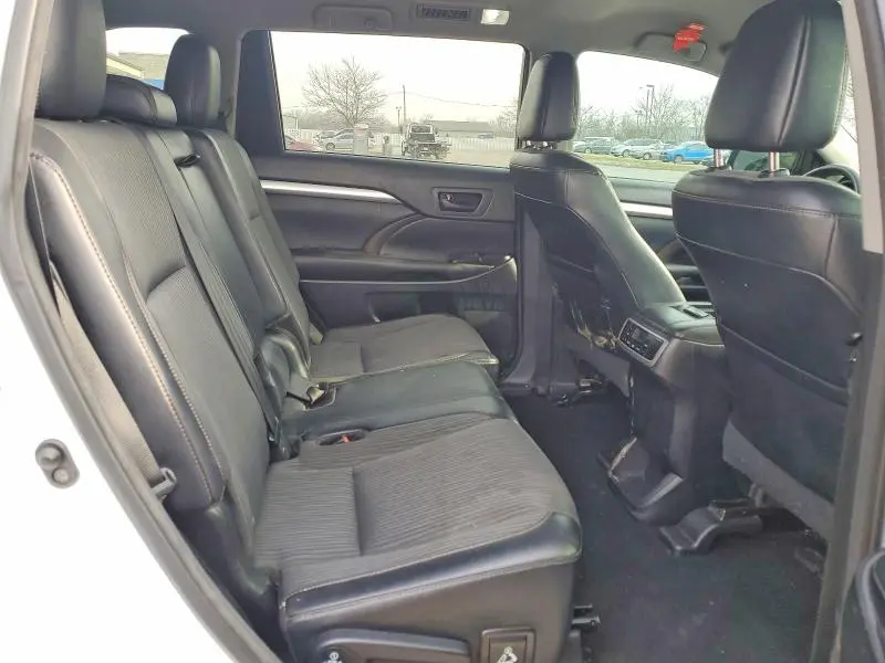 2016 TOYOTA HIGHLANDER LE  