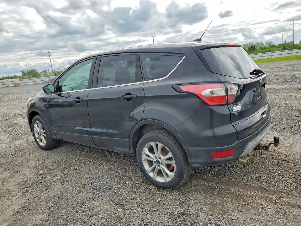 2017 FORD ESCAPE SE  