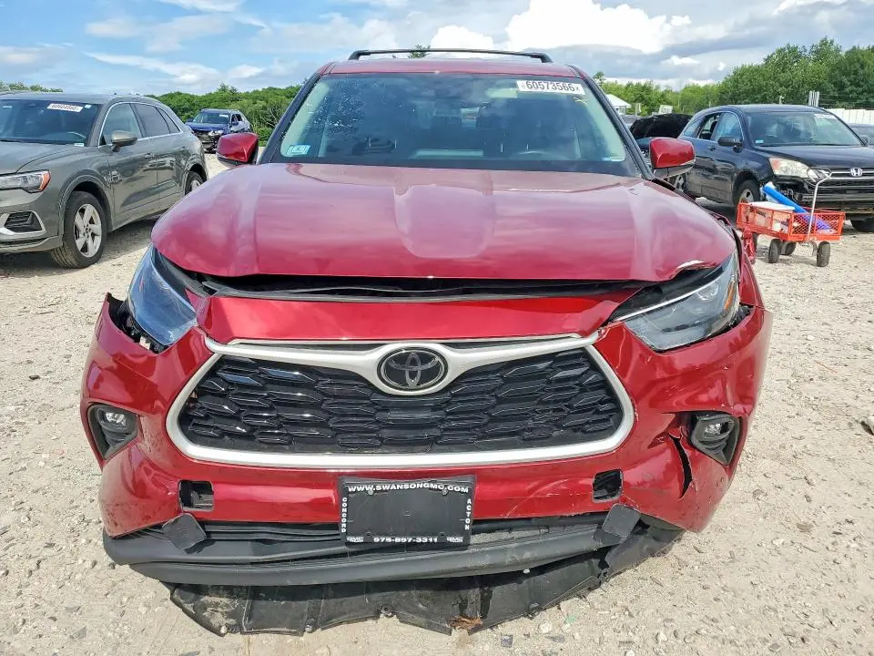 2022 TOYOTA HIGHLANDER LE  