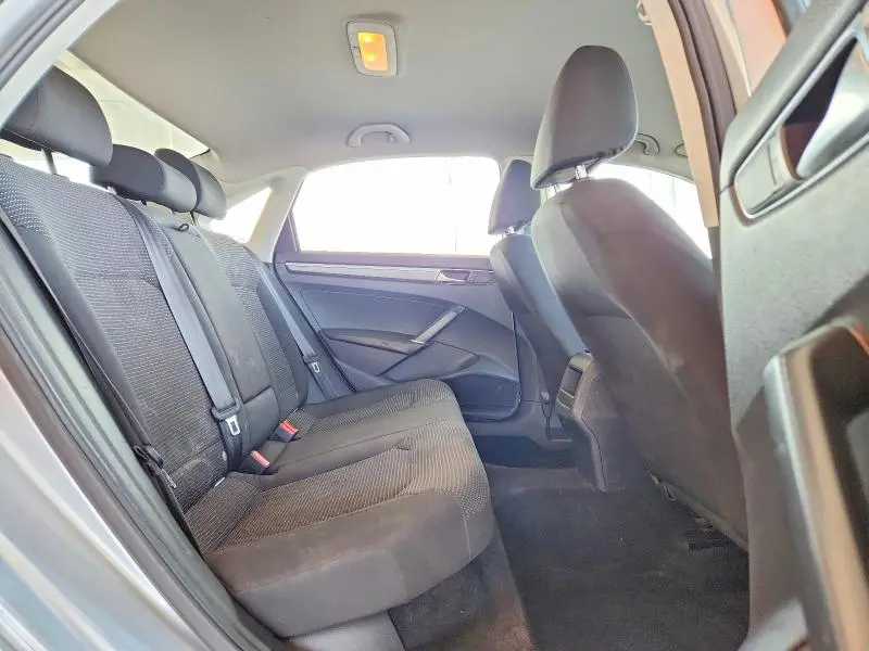2016 VOLKSWAGEN PASSAT S  