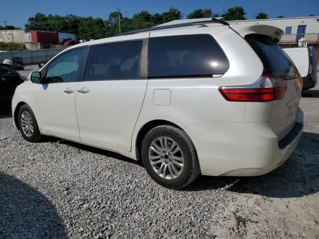 2016 TOYOTA SIENNA XLE  
