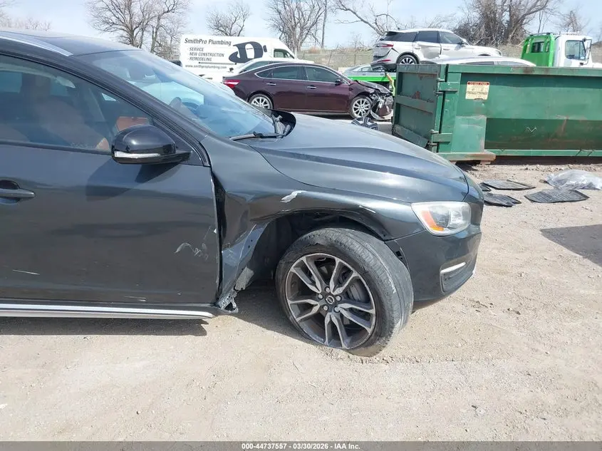 2015 VOLVO V60 CROSS COUNTRY T5 PLATINUM
