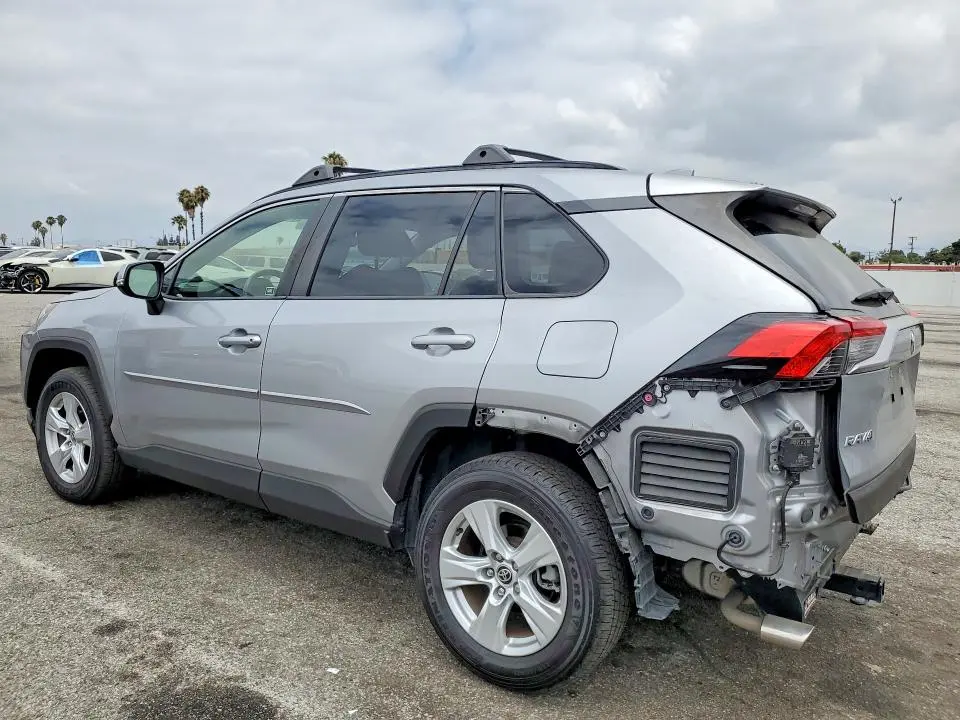 2020 TOYOTA RAV4 XLE  