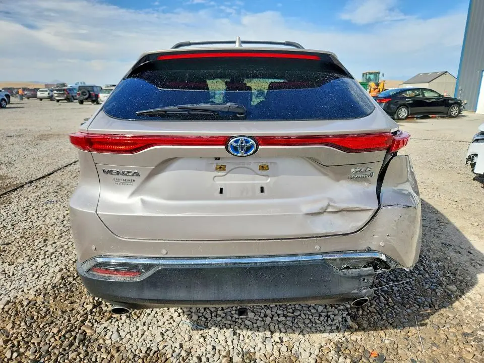2021 TOYOTA VENZA XLE  