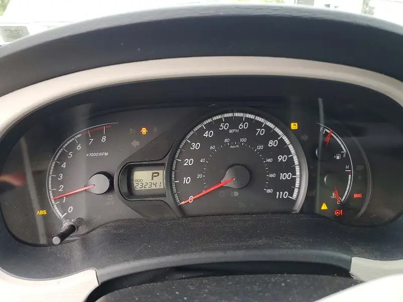 2011 TOYOTA SIENNA LE  