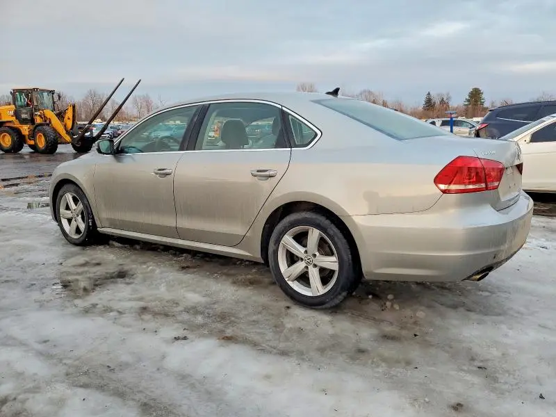 2013 VOLKSWAGEN PASSAT SE  