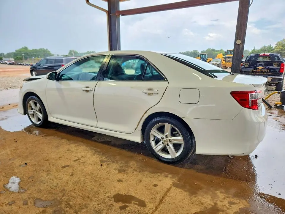 2014 TOYOTA CAMRY SE  