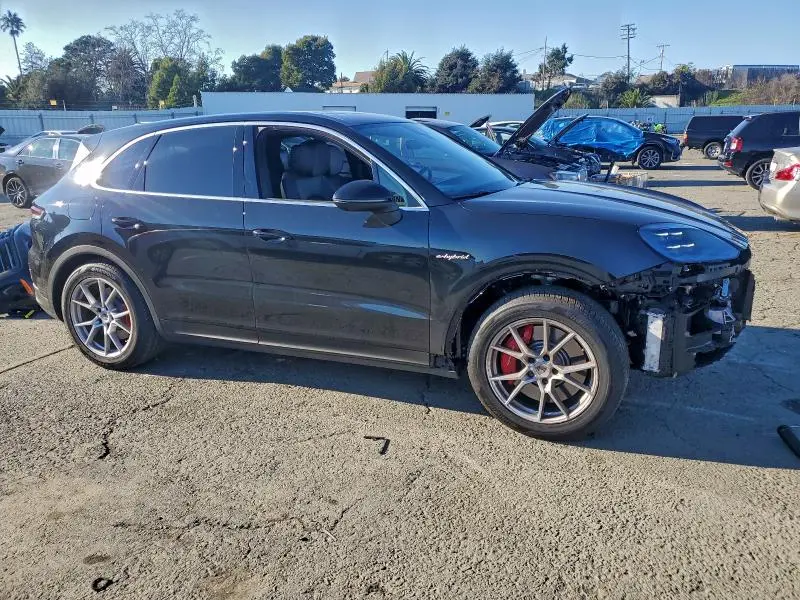 2025 PORSCHE CAYENNE SE HYBRID  