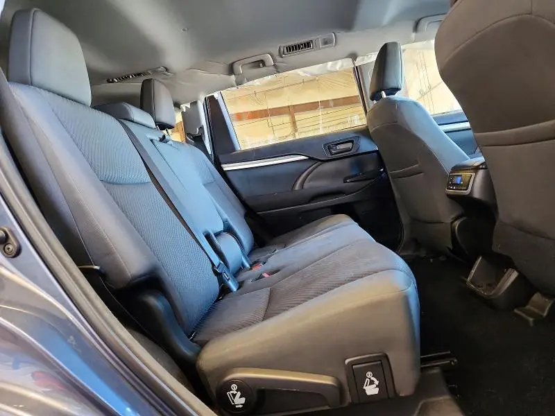 2018 TOYOTA HIGHLANDER LE  