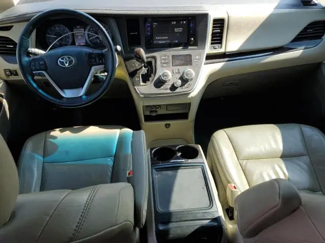 2017 TOYOTA SIENNA XLE  