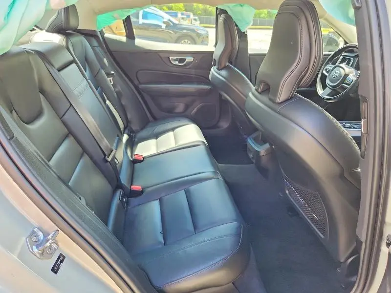 2021 VOLVO S60 T5 MOMENTUM  