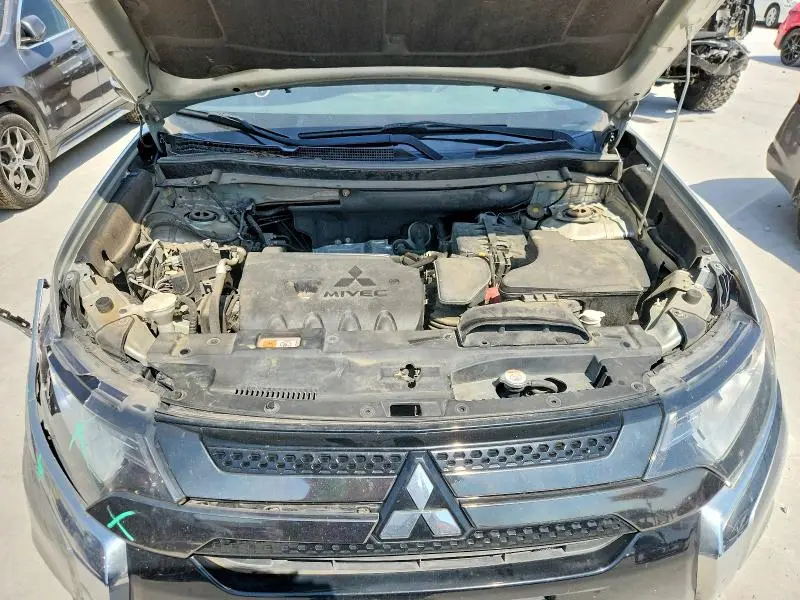 2020 MITSUBISHI OUTLANDER SE  