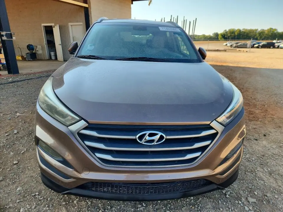 2016 HYUNDAI TUCSON SE  