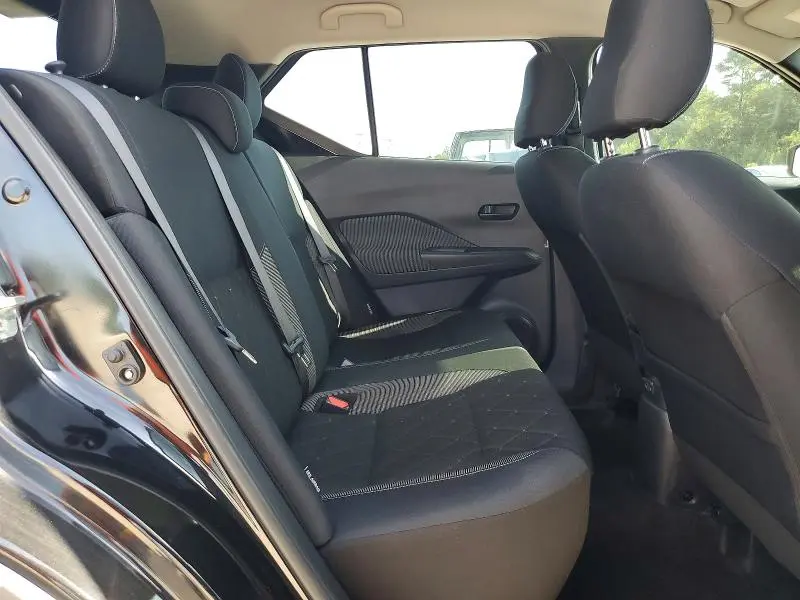 2020 NISSAN KICKS S  