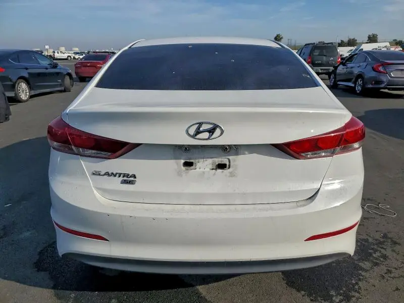 2018 HYUNDAI ELANTRA SE  
