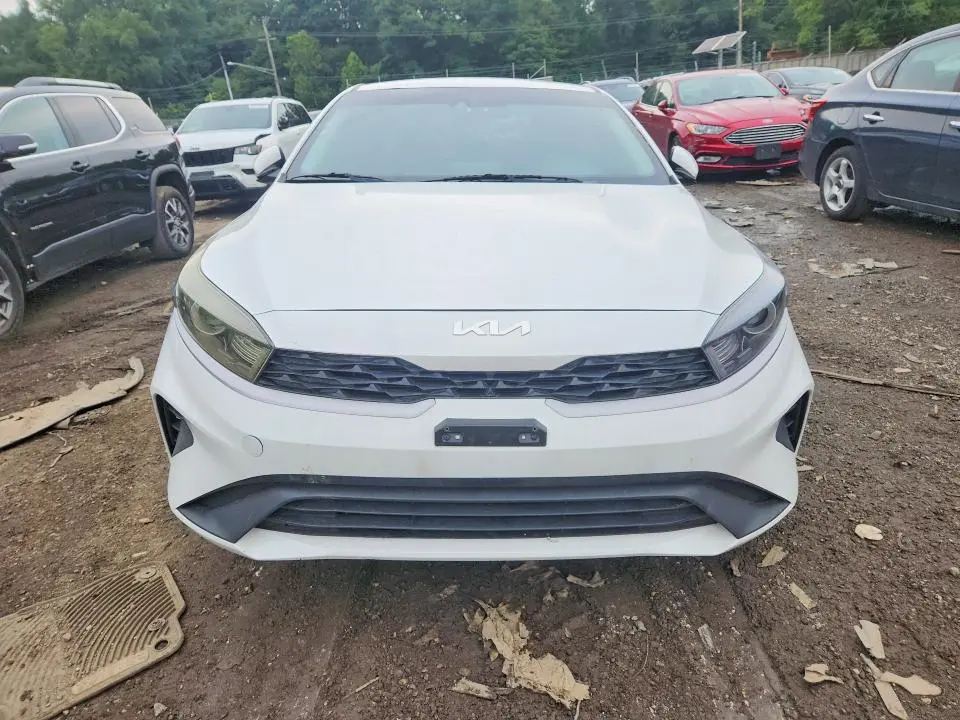 2023 KIA FORTE LXS  