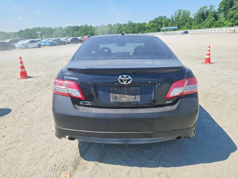 2011 TOYOTA CAMRY SE  