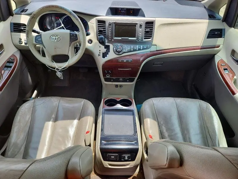 2014 TOYOTA SIENNA XLE 8-PASSENGER  