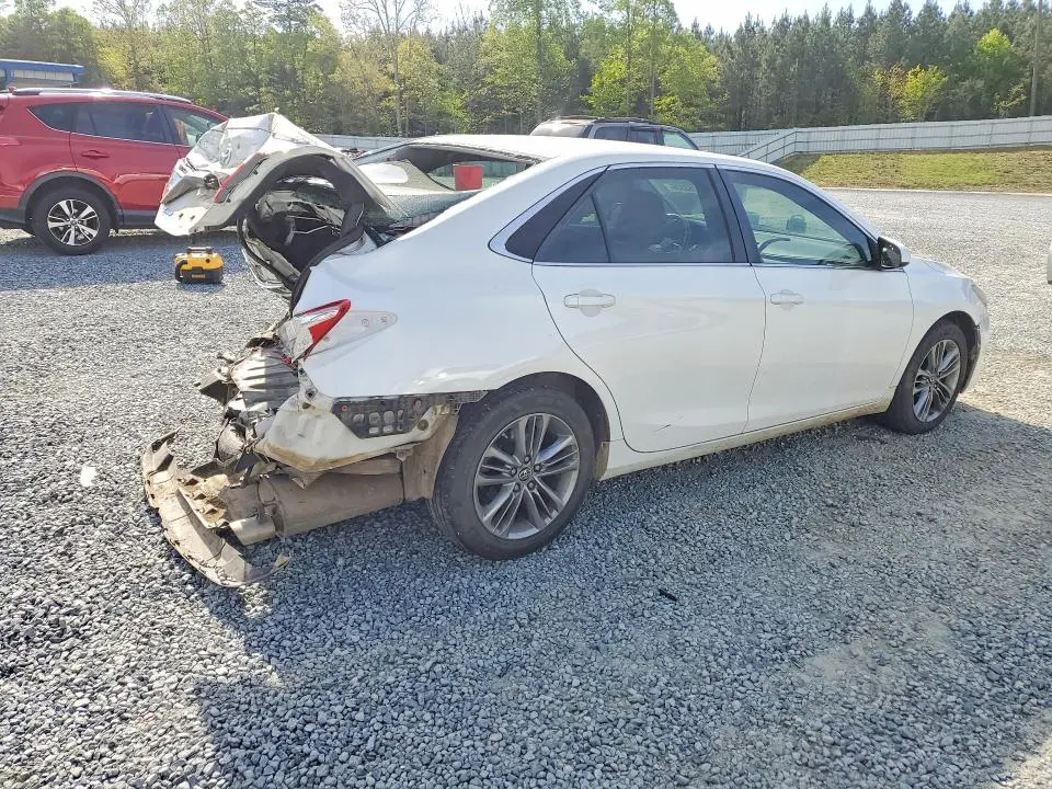 2015 TOYOTA CAMRY SE  