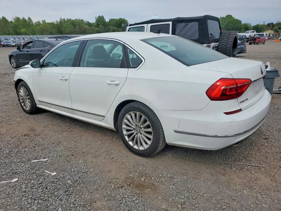 2016 VOLKSWAGEN PASSAT SE  