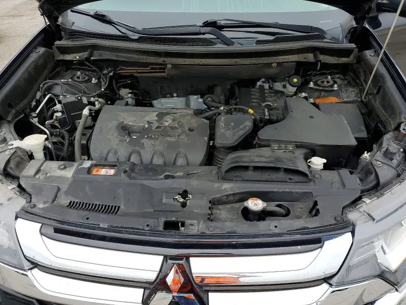 2018 MITSUBISHI OUTLANDER SE  