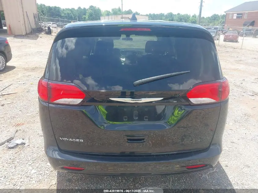 2022 CHRYSLER VOYAGER LX