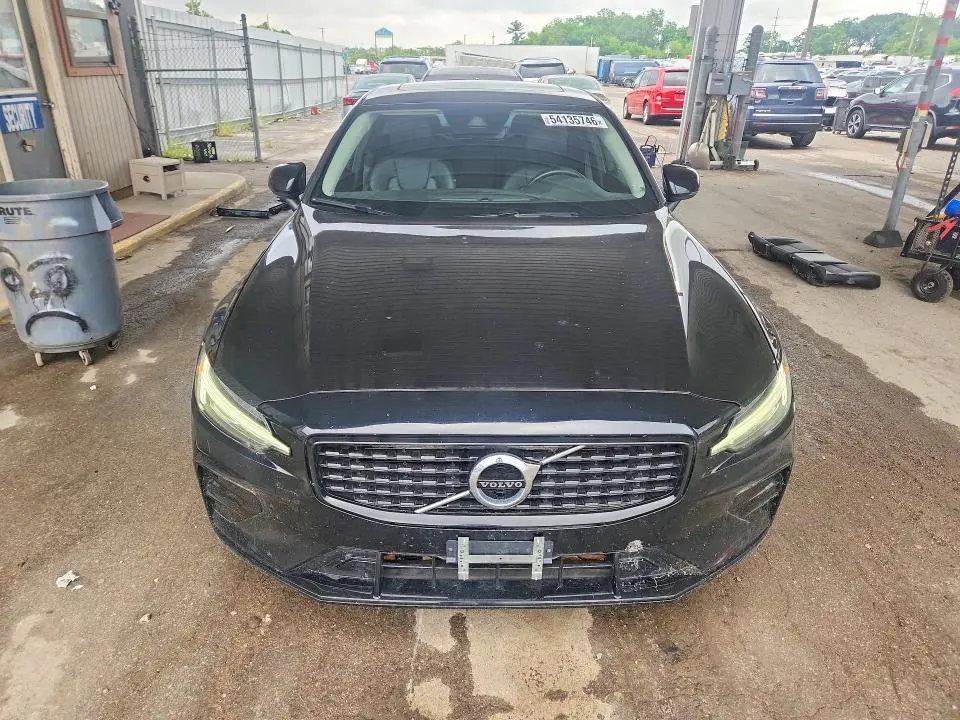 2022 VOLVO S60 B5 MOMENTUM  