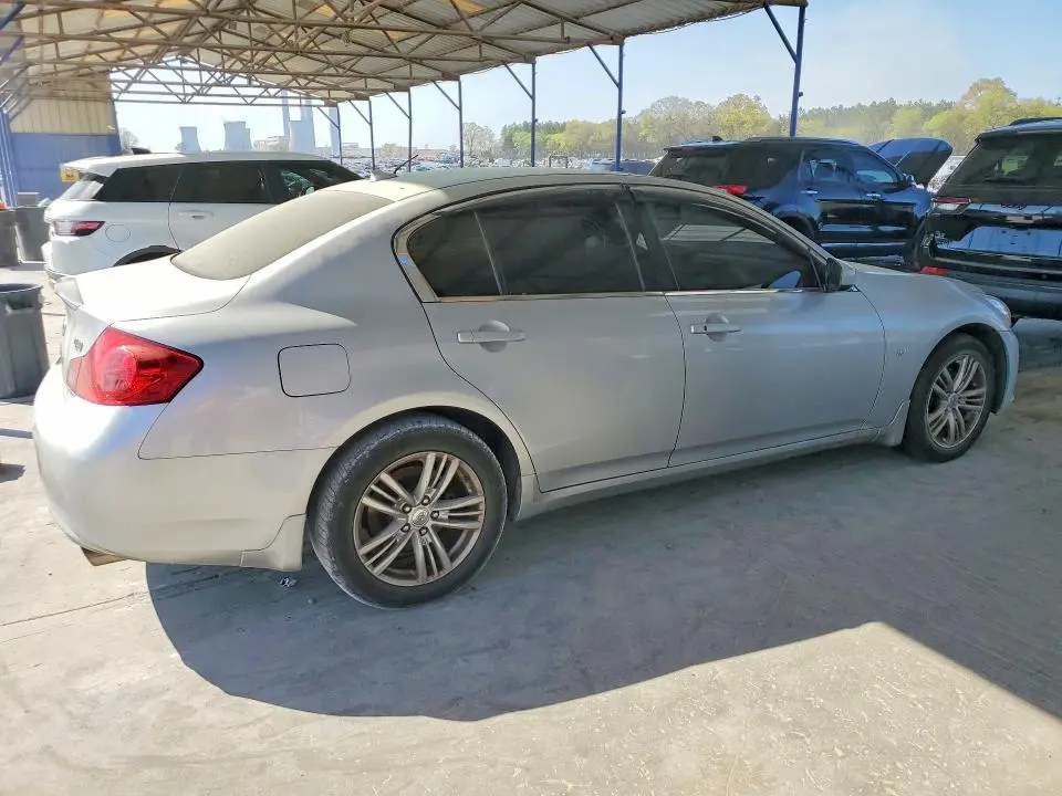 2015 INFINITI Q40 BASE  