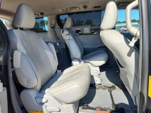 2013 TOYOTA SIENNA XLE