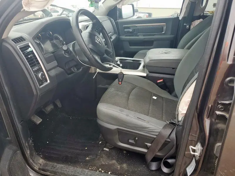 2016 RAM 1500 SLT  