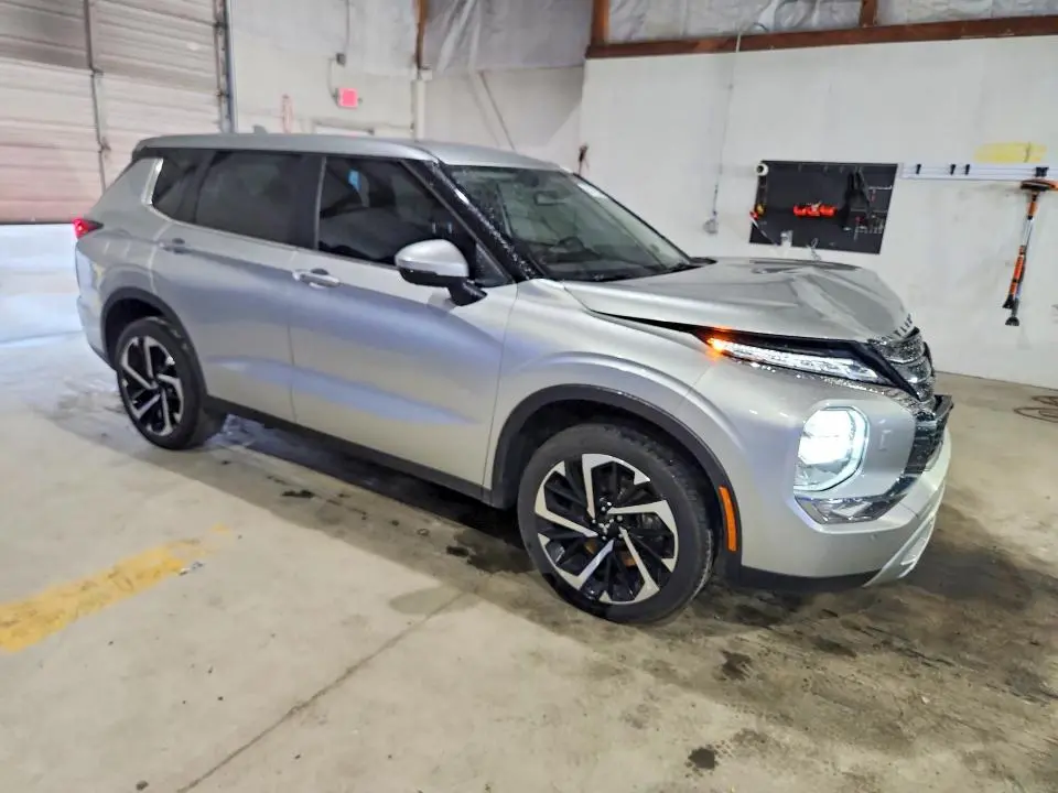 2024 MITSUBISHI OUTLANDER SE  