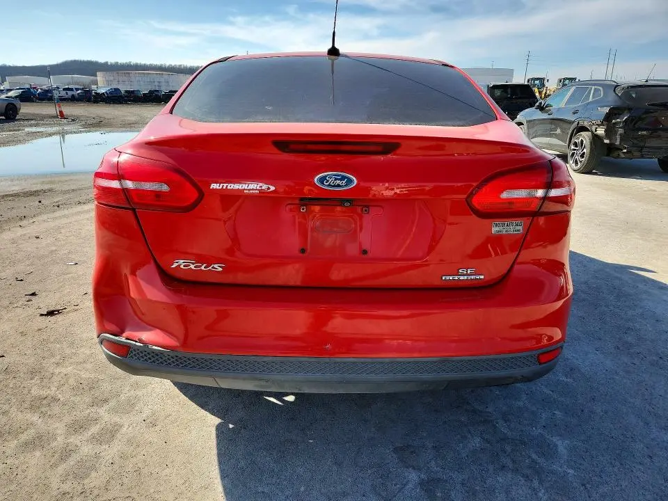 2015 FORD FOCUS SE  