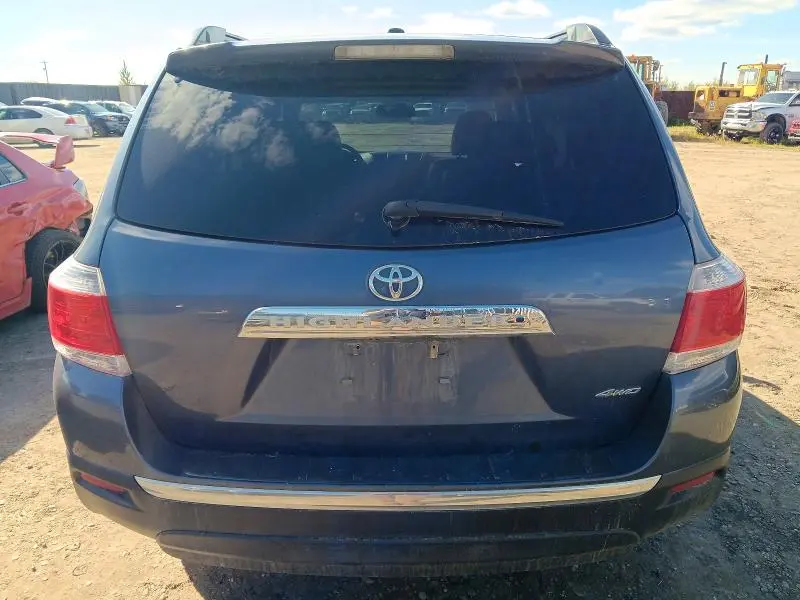 2011 TOYOTA HIGHLANDER SE  