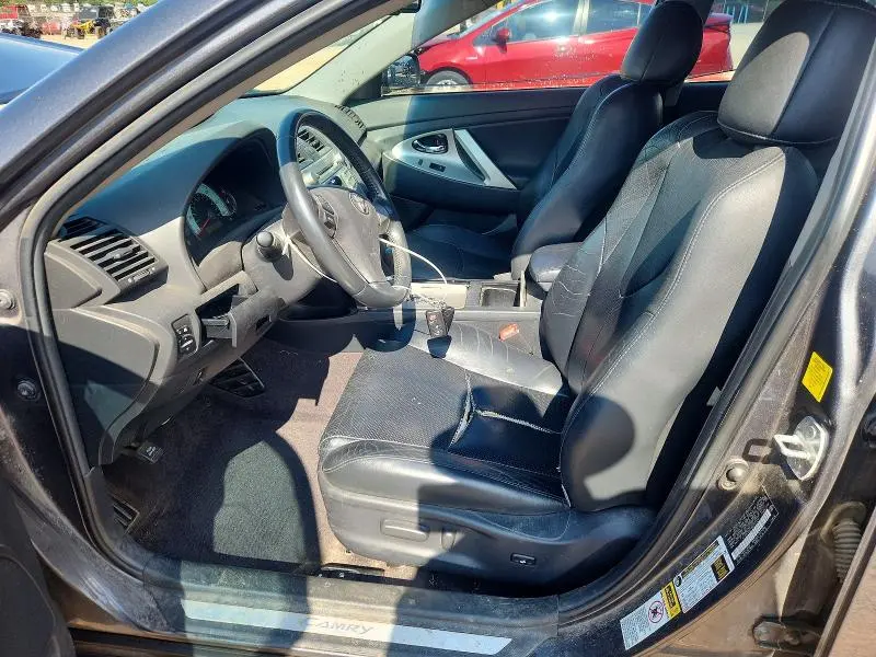 2011 TOYOTA CAMRY SE  