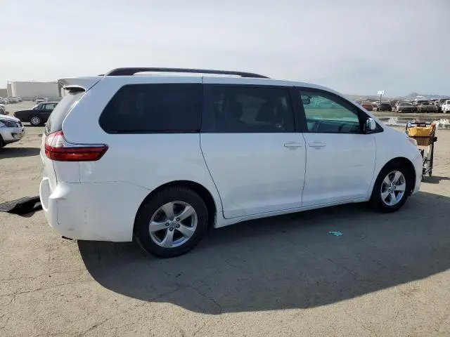 2017 TOYOTA SIENNA LE  