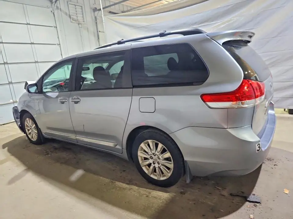 2011 TOYOTA SIENNA LE  