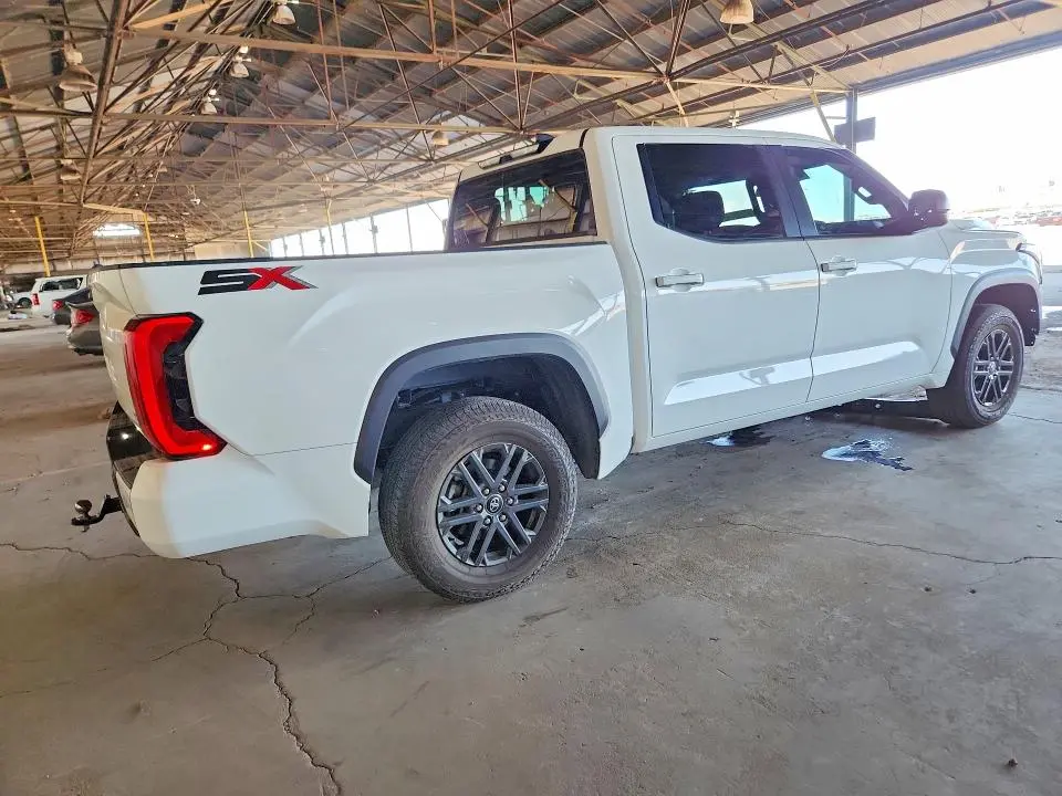 2025 TOYOTA TUNDRA SR5  