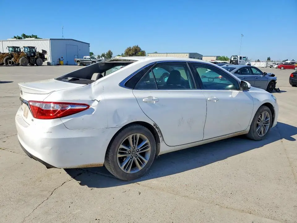 2016 TOYOTA CAMRY SE  